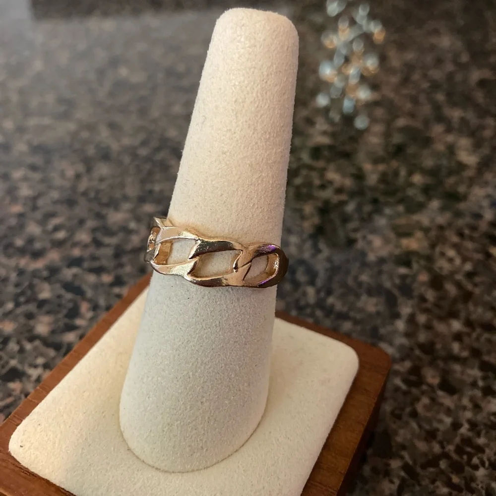 8 Stackable Gold Tone Rings - Picture 9 of 12